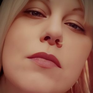 Meet your Posher, Alicia